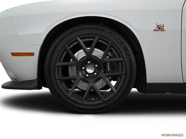 2015 Dodge Challenger | Front Drivers side wheel at profile