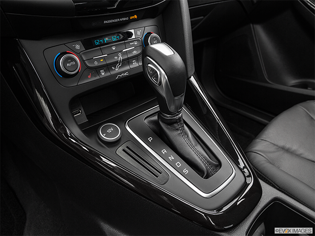 2015 Ford Focus | Gear shifter/center console