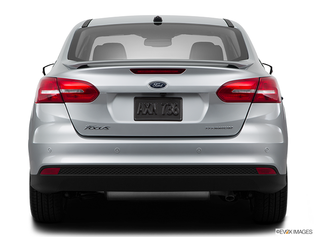 2015 Ford Focus | Low/wide rear