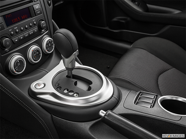 2015 Nissan 370Z | Gear shifter/center console