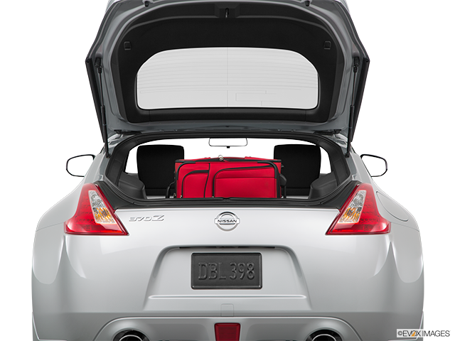 2015 Nissan 370Z | Trunk props