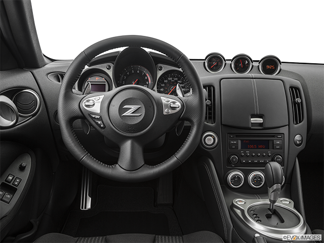 2015 Nissan 370Z | Steering wheel/Center Console