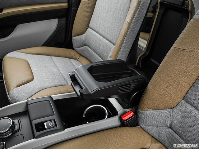 2015 BMW i3 | Front center divider