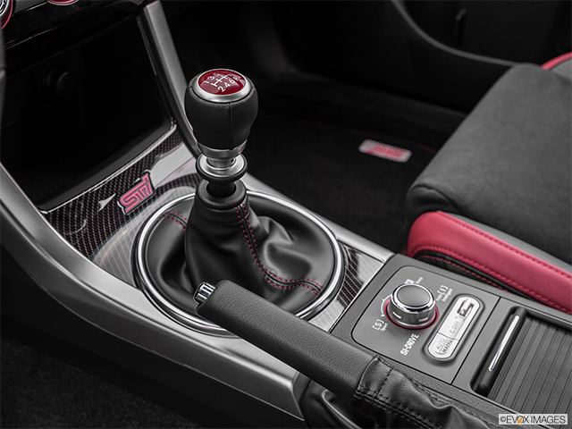 2016 Subaru WRX STI | Gear shifter/center console