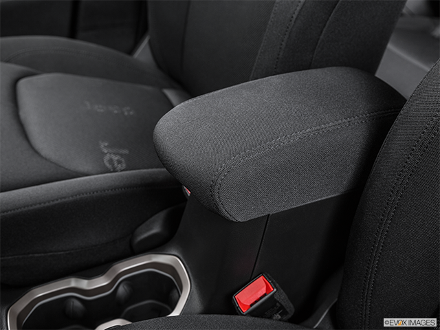 2015 Jeep Renegade | Front center console with closed lid, from driver’s side looking down
