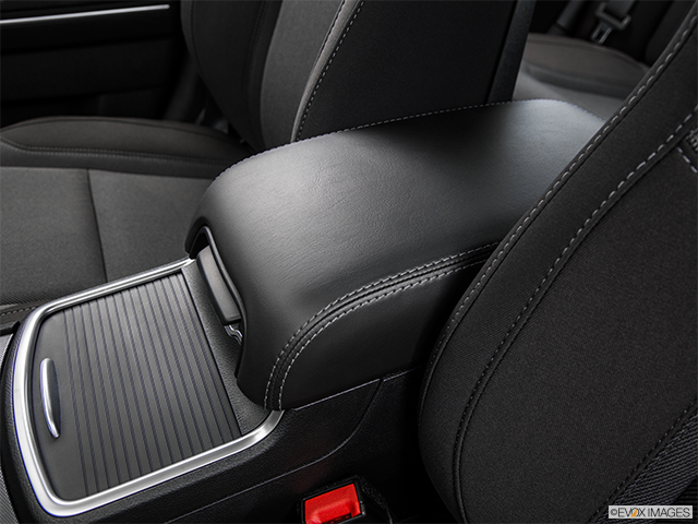 2015 Dodge Charger | Front center console with closed lid, from driver’s side looking down