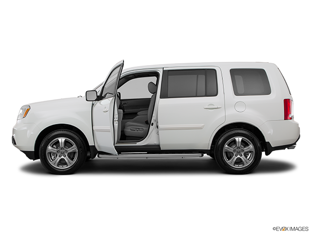 2015 Honda Pilot | Driver's side profile with drivers side door open