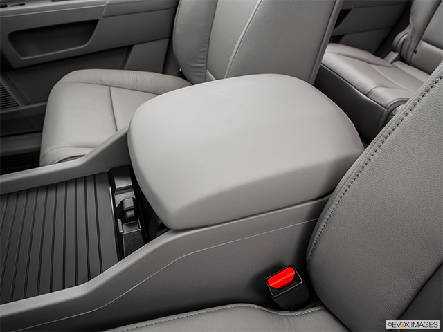 2015 Honda Pilot | Front center console with closed lid, from driver’s side looking down