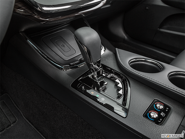 2015 Toyota Avalon | Gear shifter/center console