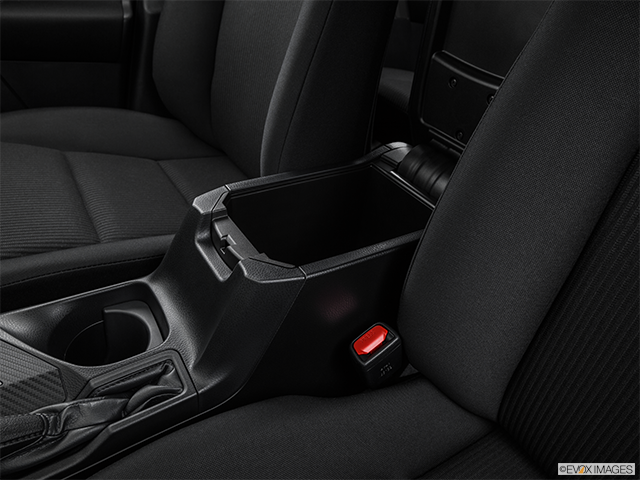 2015 Toyota RAV4 | Front center divider