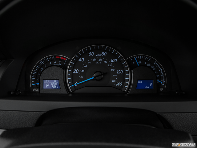 2015 Toyota Camry | Speedometer/tachometer