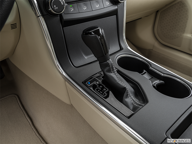 2015 Toyota Camry | Gear shifter/center console