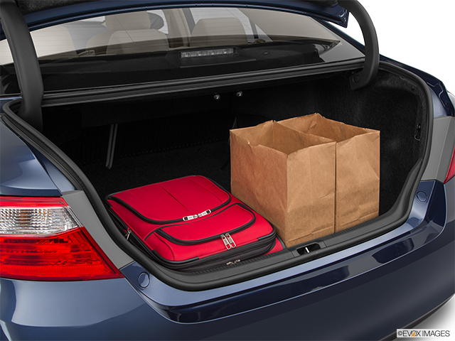 2015 Toyota Camry | Trunk props