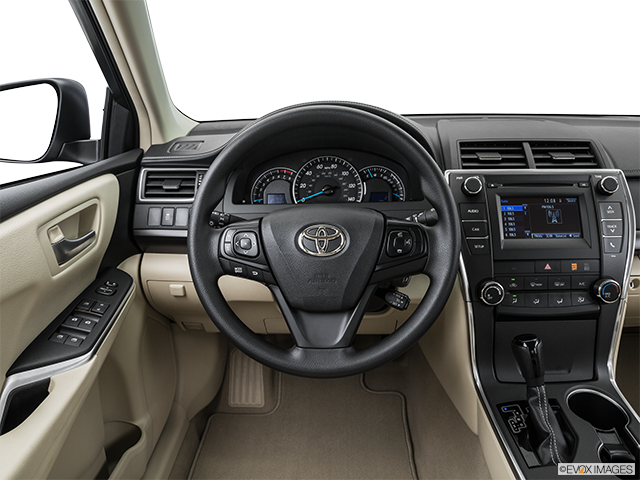 2015 Toyota Camry | Steering wheel/Center Console