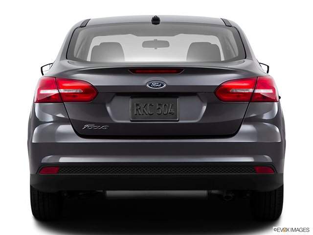2015 Ford Focus | Low/wide rear