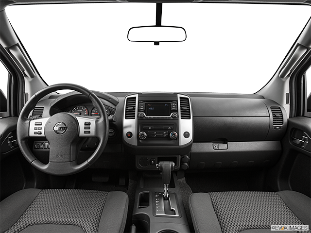 2015 Nissan Frontier | Centered wide dash shot