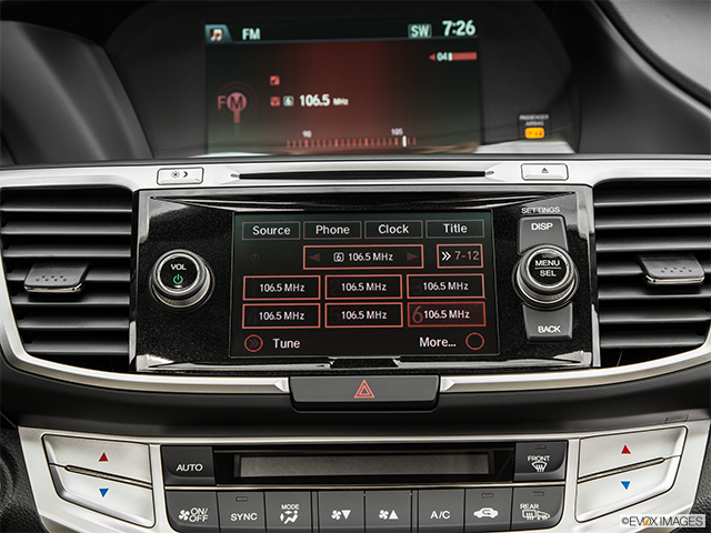2015 Honda Coupé Accord | Closeup of radio head unit