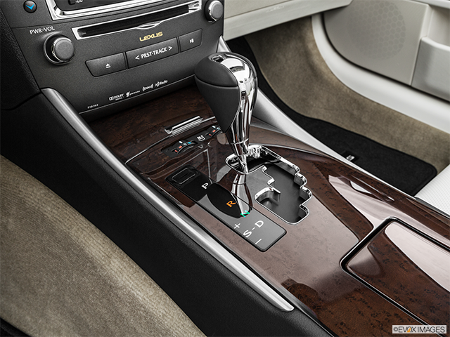 2015 Lexus IS 350C | Gear shifter/center console