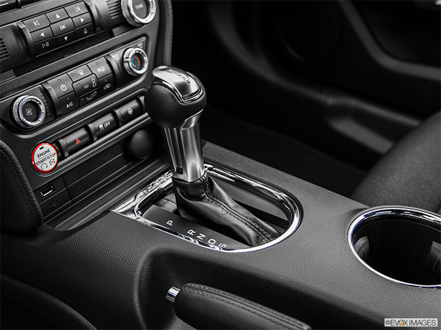 2015 Ford Mustang | Gear shifter/center console