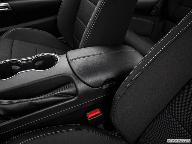 2015 Ford Mustang | Front center console with closed lid, from driver’s side looking down