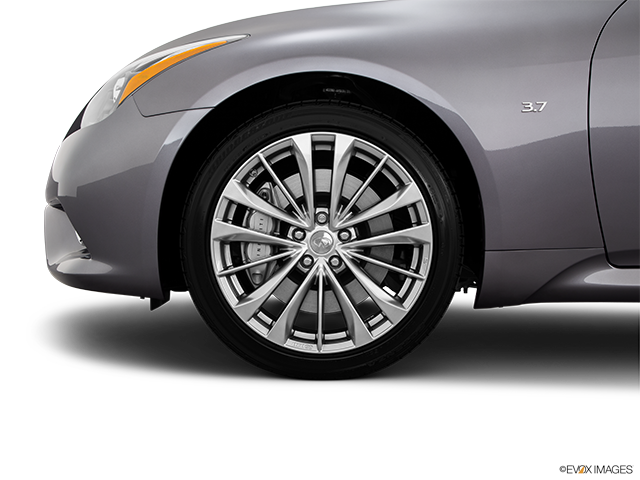 2015 Infiniti Q60 Coupé | Front Drivers side wheel at profile