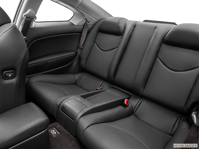 2015 Infiniti Q60 Coupe | Rear seats from Drivers Side