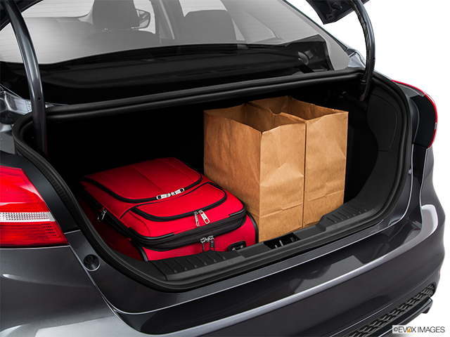 2015 Ford Focus | Trunk props