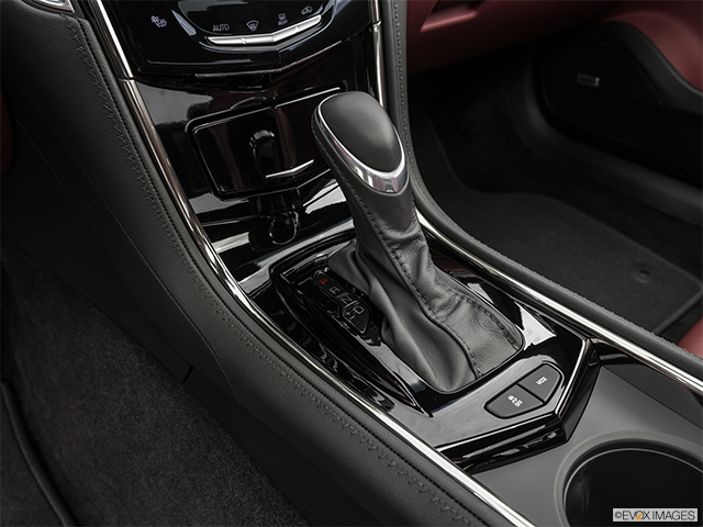 2015 Cadillac ATS Coupe | Gear shifter/center console