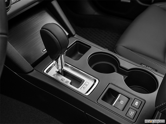 2016 Subaru Outback | Gear shifter/center console