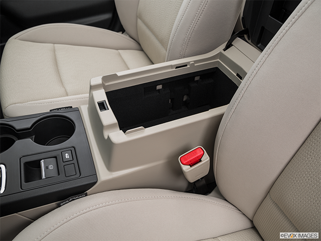 2016 Subaru Legacy | Front center divider