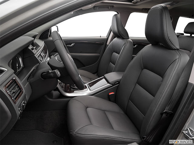 2016 Volvo XC70 | Front seats from Drivers Side