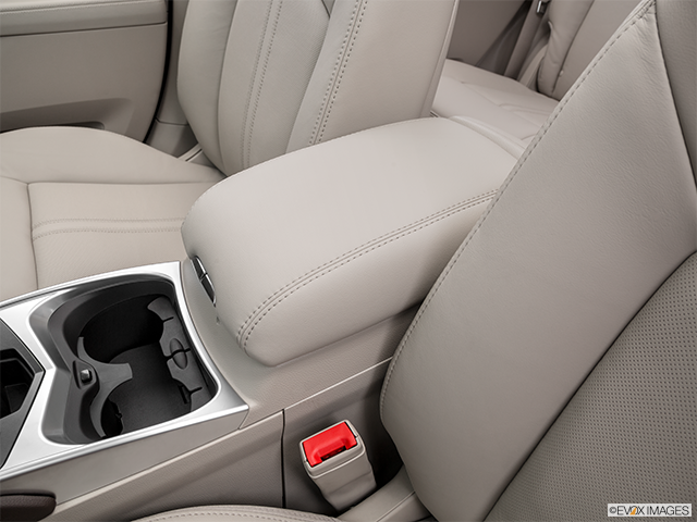 2016 Cadillac SRX | Front center console with closed lid, from driver’s side looking down