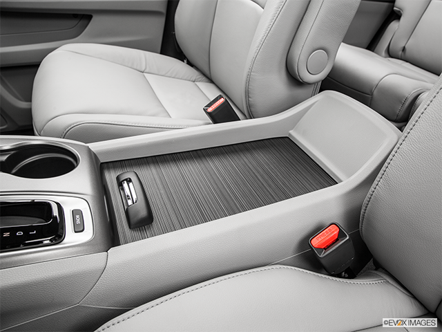 2016 Honda Pilot | Front center console with closed lid, from driver’s side looking down