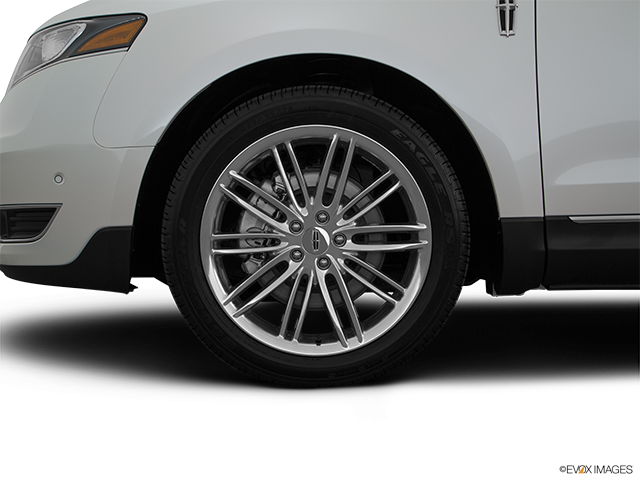2016 Lincoln MKT | Front Drivers side wheel at profile