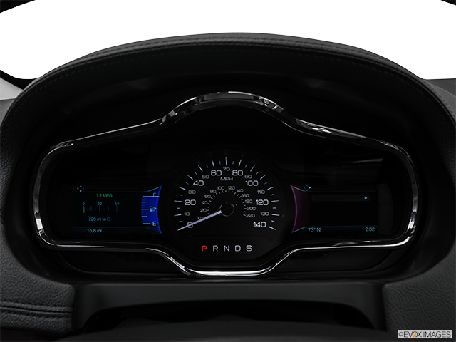 2016 Lincoln MKT | Speedometer/tachometer