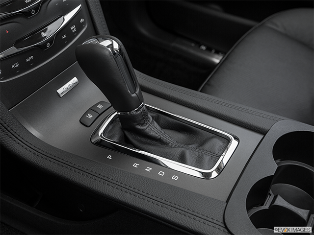 2016 Lincoln MKT | Gear shifter/center console