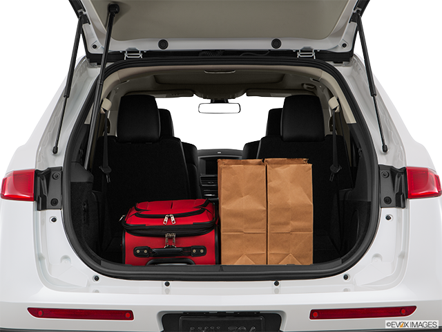 2016 Lincoln MKT | Trunk props