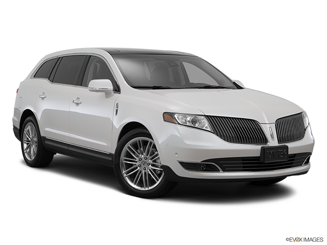 2016 Lincoln MKT | Front passenger 3/4 w/ wheels turned