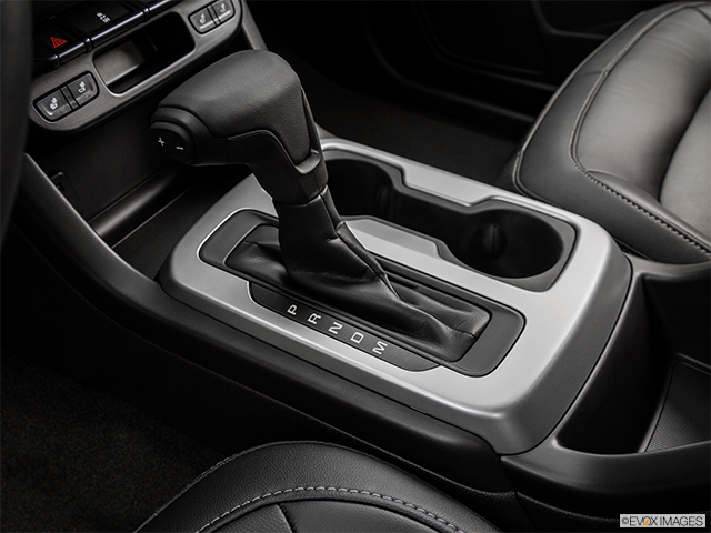 2016 Chevrolet Colorado | Gear shifter/center console