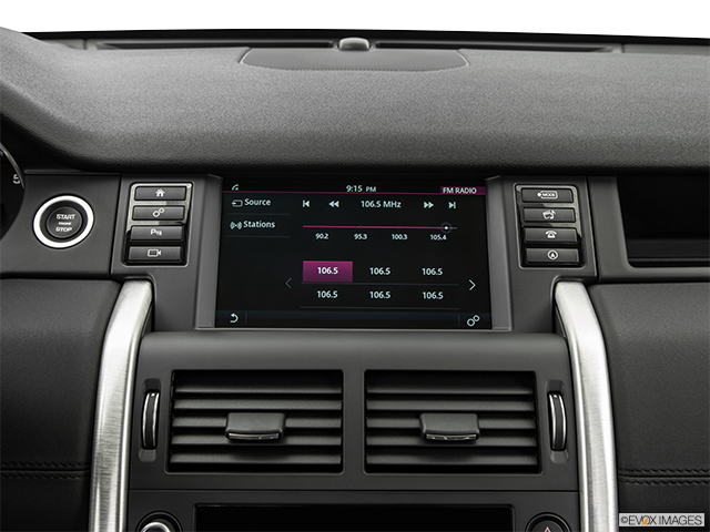 2015 Land Rover Discovery Sport | Closeup of radio head unit
