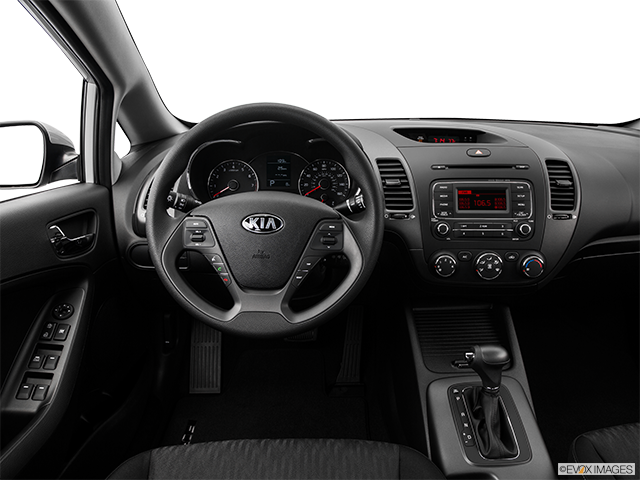 2016 Kia Forte | Steering wheel/Center Console