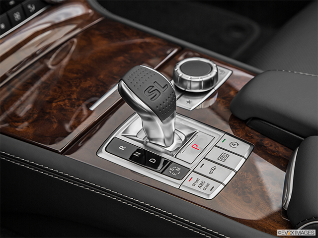 2016 Mercedes-Benz SL-Class | Gear shifter/center console