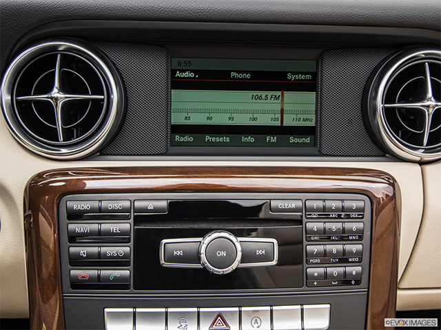 2016 Mercedes-Benz SLK-Class | Closeup of radio head unit