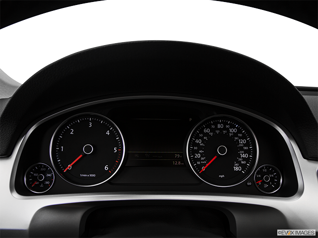 2016 Volkswagen Touareg | Speedometer/tachometer
