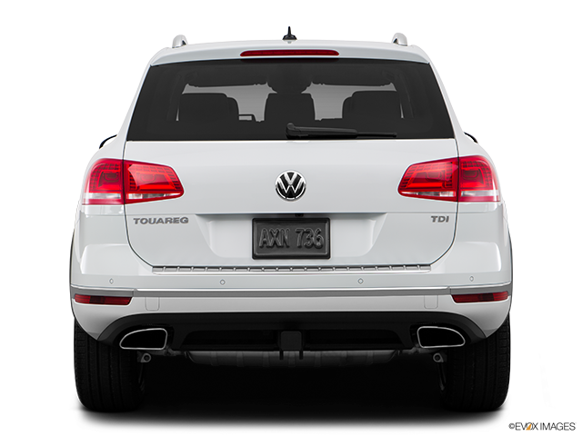 2016 Volkswagen Touareg | Low/wide rear