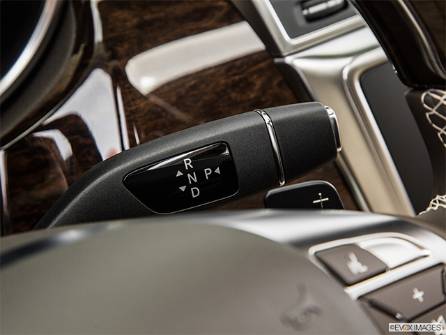 2016 Mercedes-Benz GL-Class | Gear shifter/center console