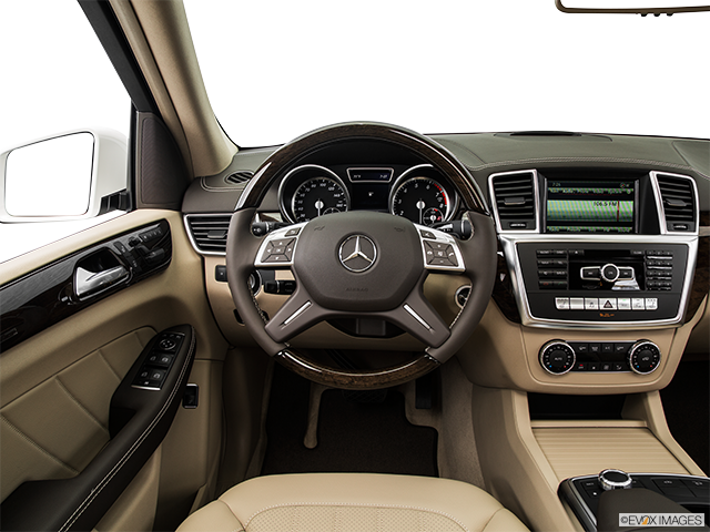 2016 Mercedes-Benz GL-Class | Steering wheel/Center Console