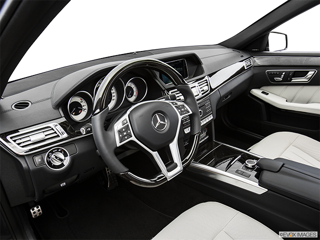 2016 Mercedes-Benz Classe E | Interior Hero (driver’s side)