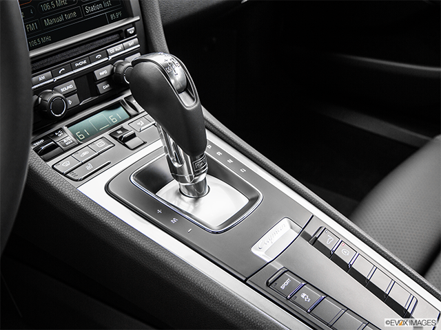2016 Porsche Cayman | Gear shifter/center console
