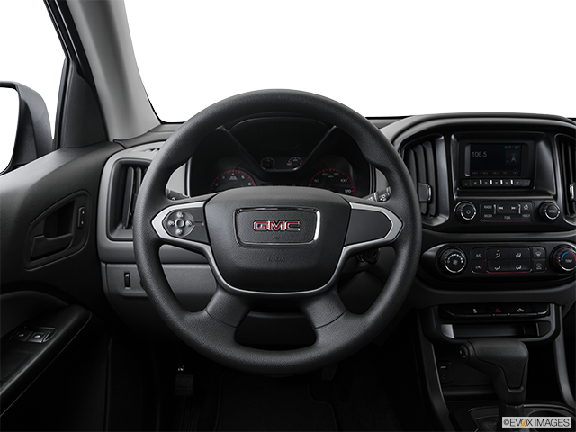 2016 GMC Canyon | Steering wheel/Center Console
